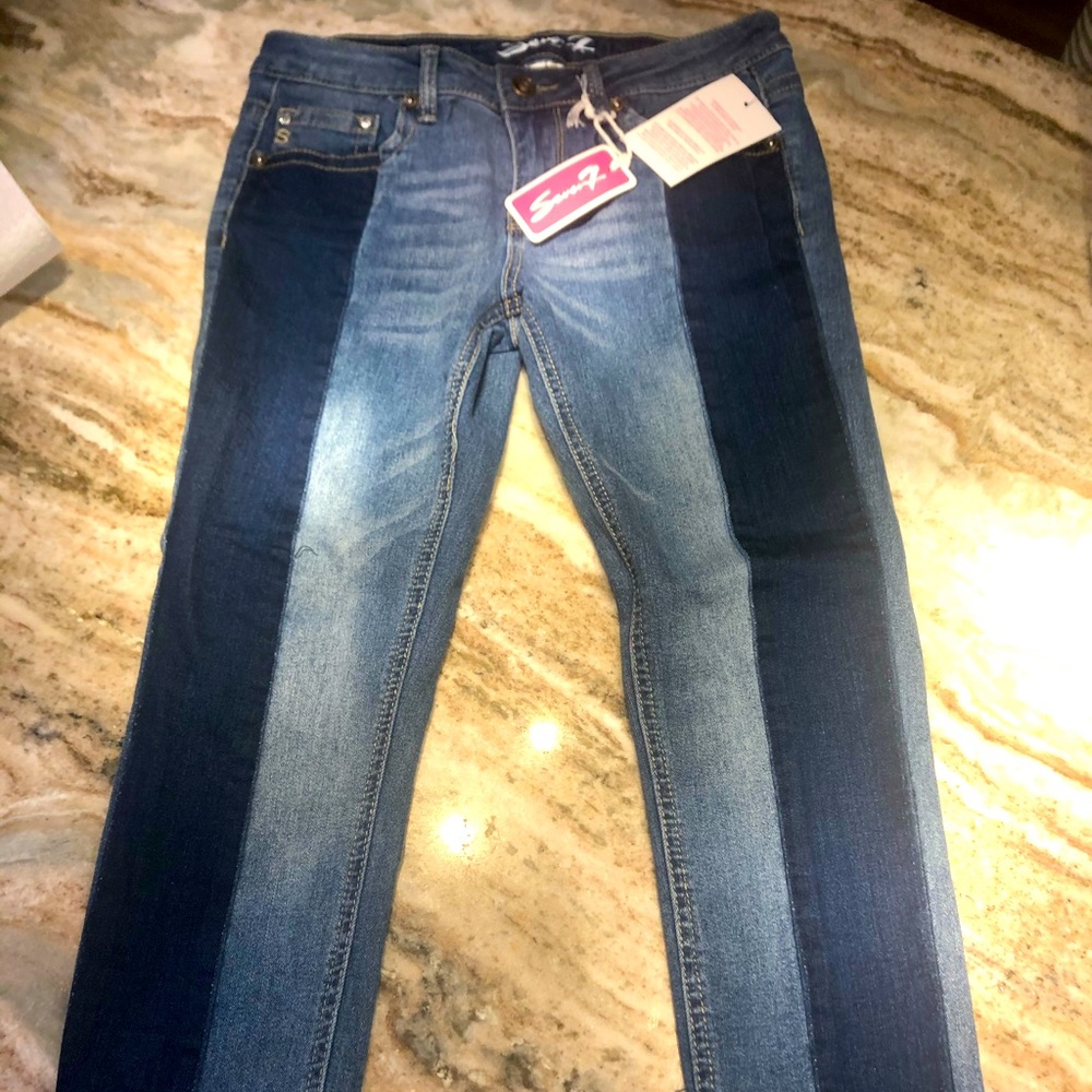 NWT Two tone girls jeans. So cute!